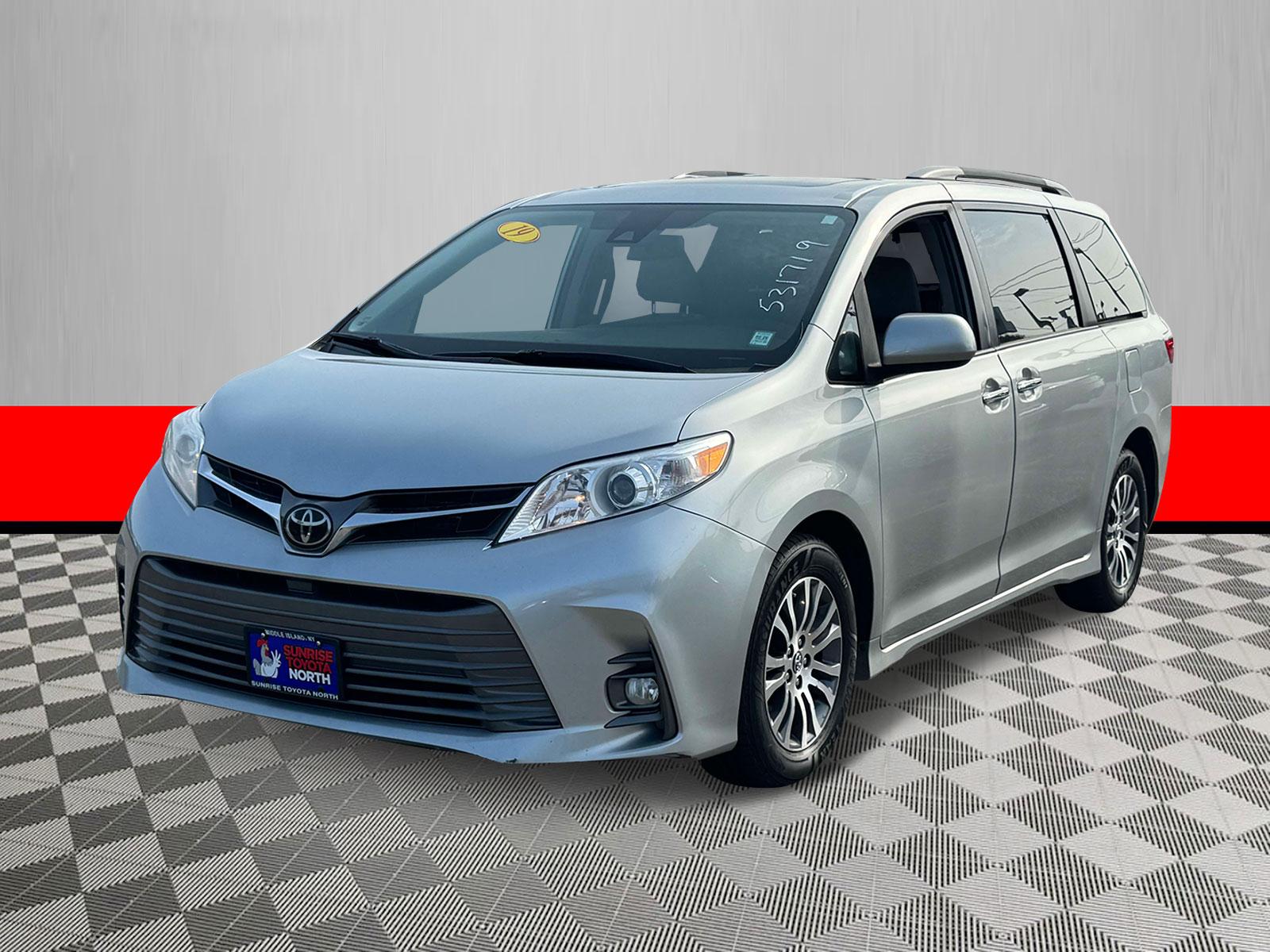 Thumbnail image of 2019 Toyota Sienna at Sunrise Toyota North