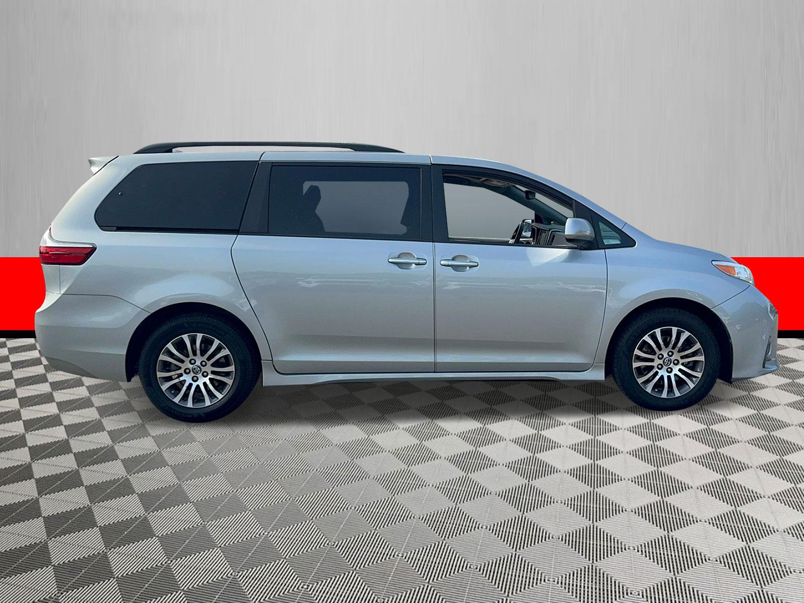 Thumbnail image of 2019 Toyota Sienna at Sunrise Toyota North