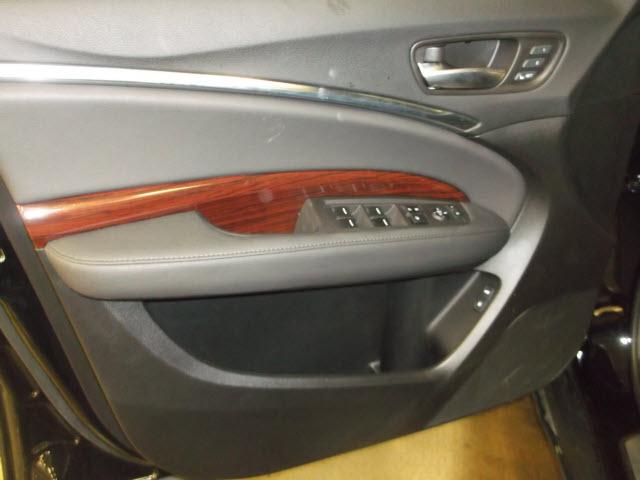 Thumbnail image of 2016 Acura MDX at Dave White Acura