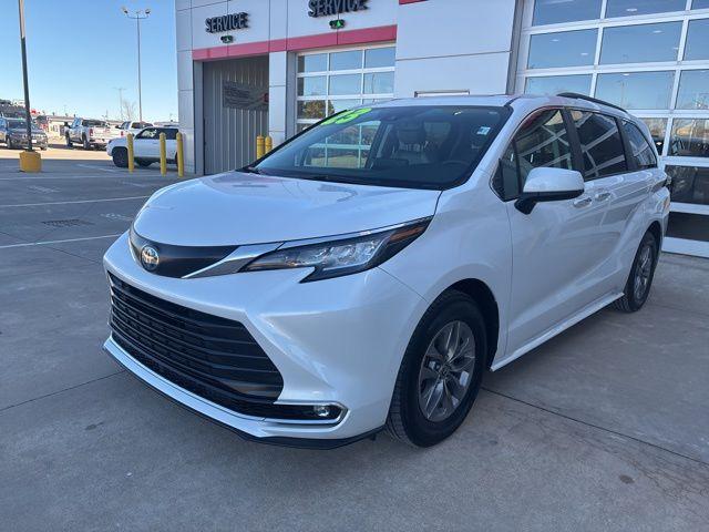 Thumbnail image of 2023 Toyota Sienna at Clint Bowyer Autoplex