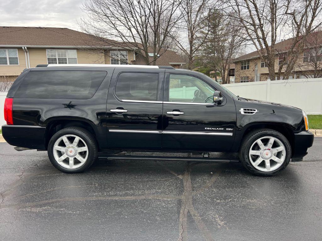 Thumbnail image of 2014 Cadillac Escalade ESV at NORTH NAPERVILLE AUTOS