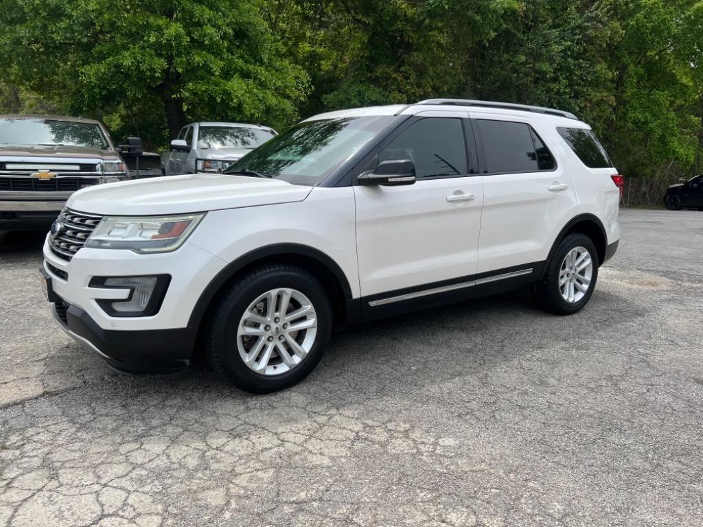 Thumbnail image of 2016 Ford Explorer at El Rey Trucks