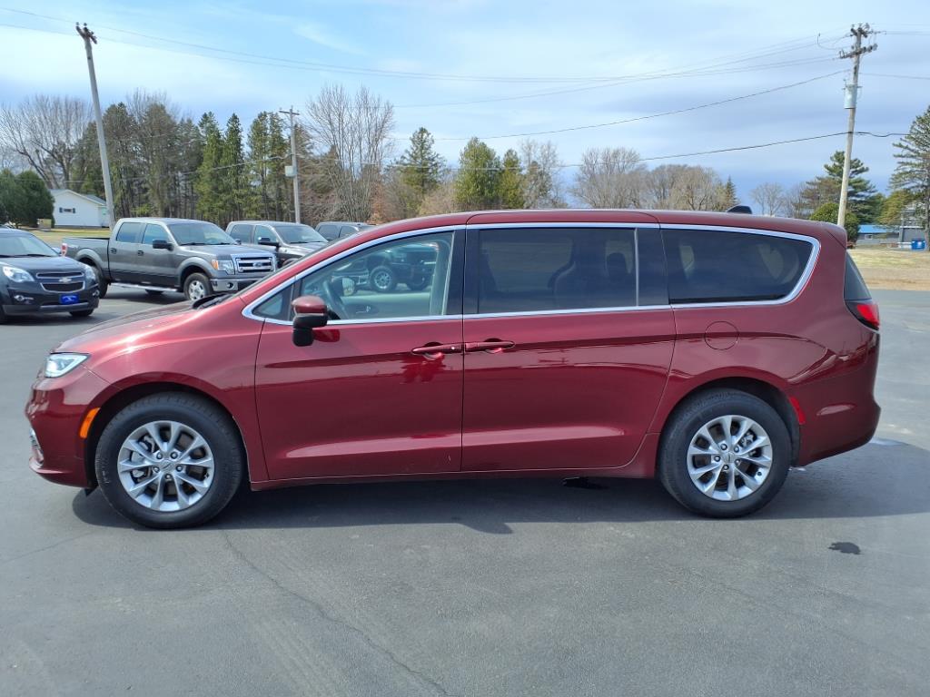 Thumbnail image of 2023 Chrysler Pacifica at Swant Graber Motors