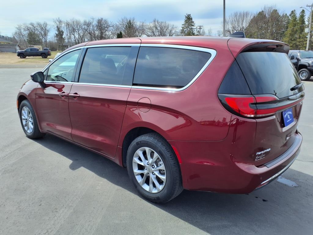 Thumbnail image of 2023 Chrysler Pacifica at Swant Graber Motors
