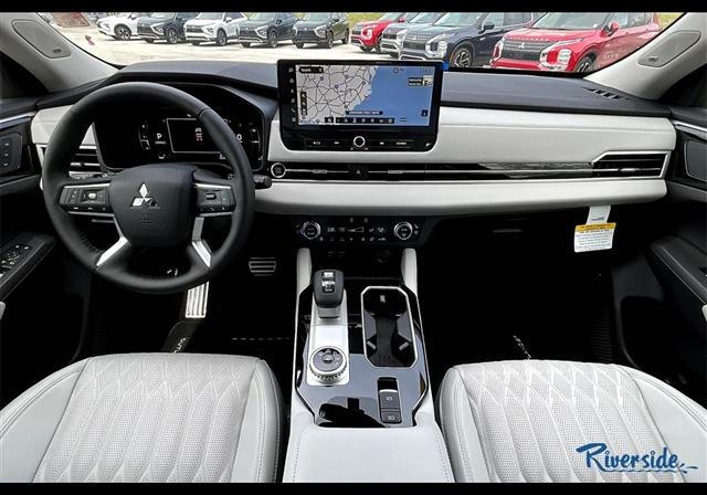 Thumbnail image of 2025 Mitsubishi Outlander at Riverside Mitsubishi