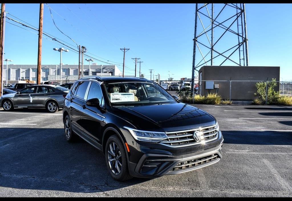 Thumbnail image of 2022 Volkswagen Tiguan at Hoy Volkswagen of El Paso