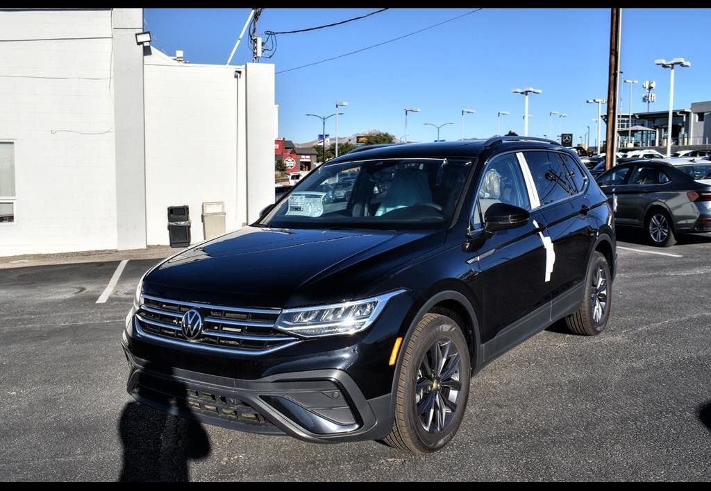 Thumbnail image of 2022 Volkswagen Tiguan at Hoy Volkswagen of El Paso