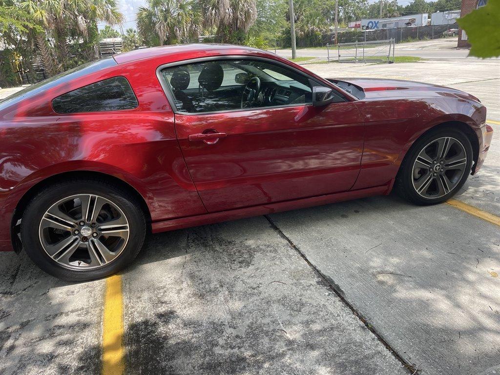 Thumbnail image of 2013 Ford Mustang at Sign & Drive Motors