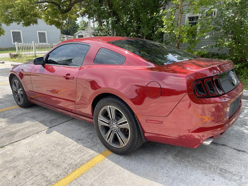 Thumbnail image of 2013 Ford Mustang at Sign & Drive Motors