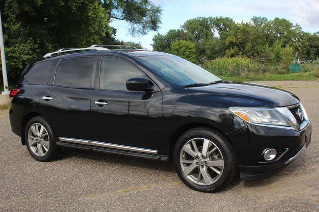 Thumbnail image of 2016 Nissan Pathfinder at Lexdan Automotive Inc.