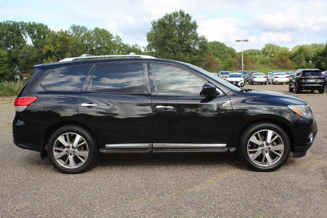 Thumbnail image of 2016 Nissan Pathfinder at Lexdan Automotive Inc.
