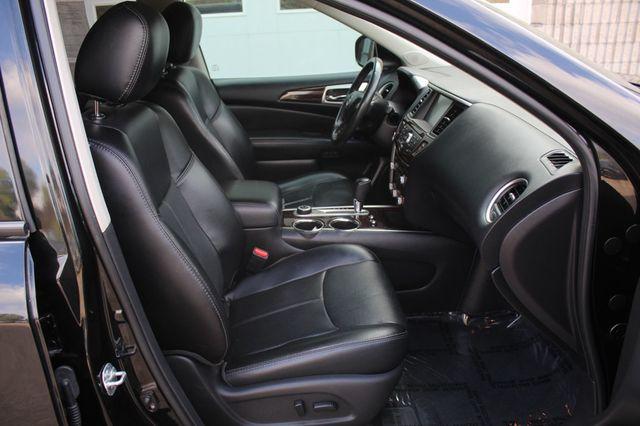 Thumbnail image of 2016 Nissan Pathfinder at Lexdan Automotive Inc.
