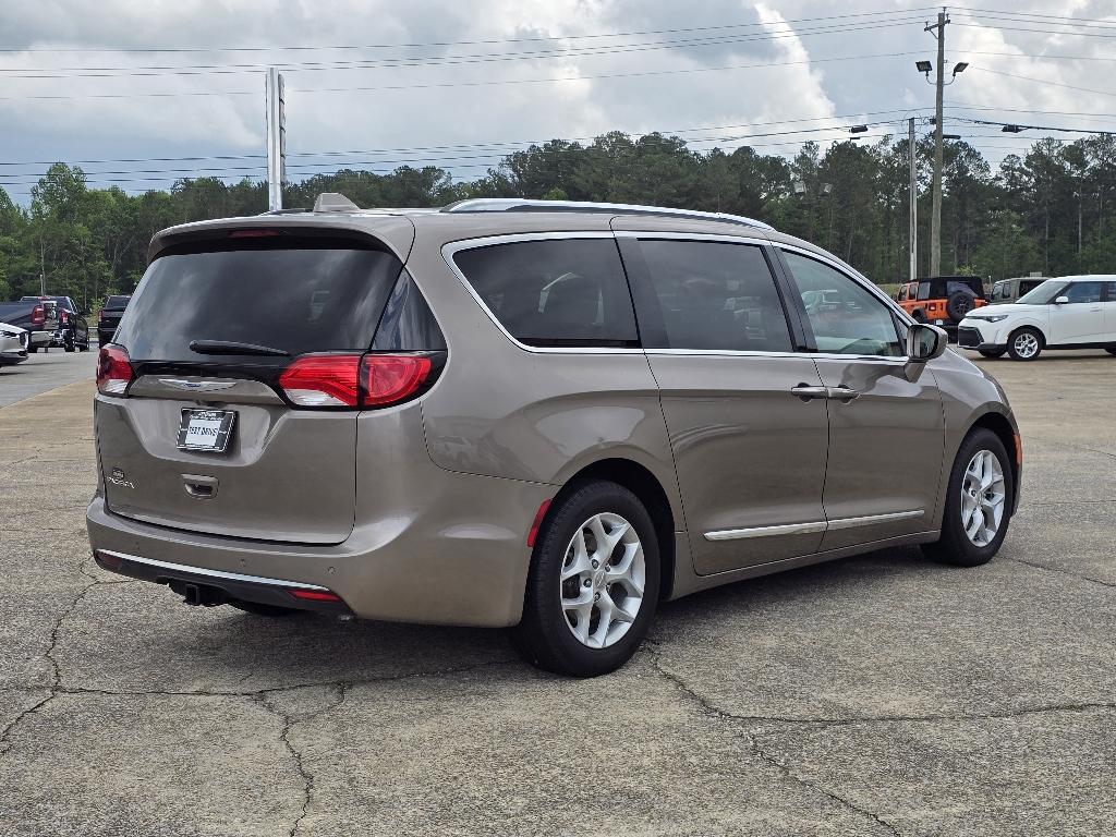 Thumbnail image of 2017 Chrysler Pacifica at Jenkins Chrysler-Dodge-Jeep