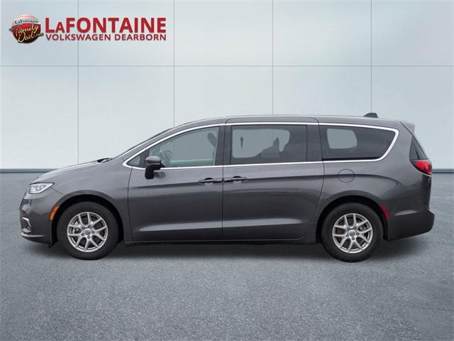Thumbnail image of 2023 Chrysler Pacifica at LaFontaine Volkswagen of Dearborn