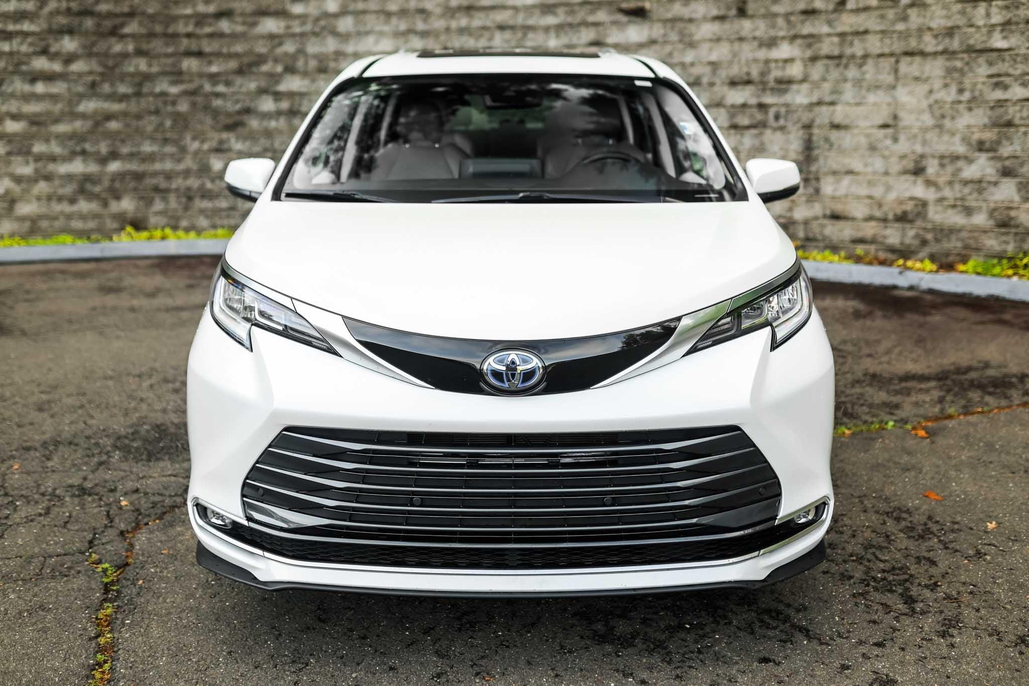 Thumbnail image of 2021 Toyota Sienna at Hoffman Toyota Scion