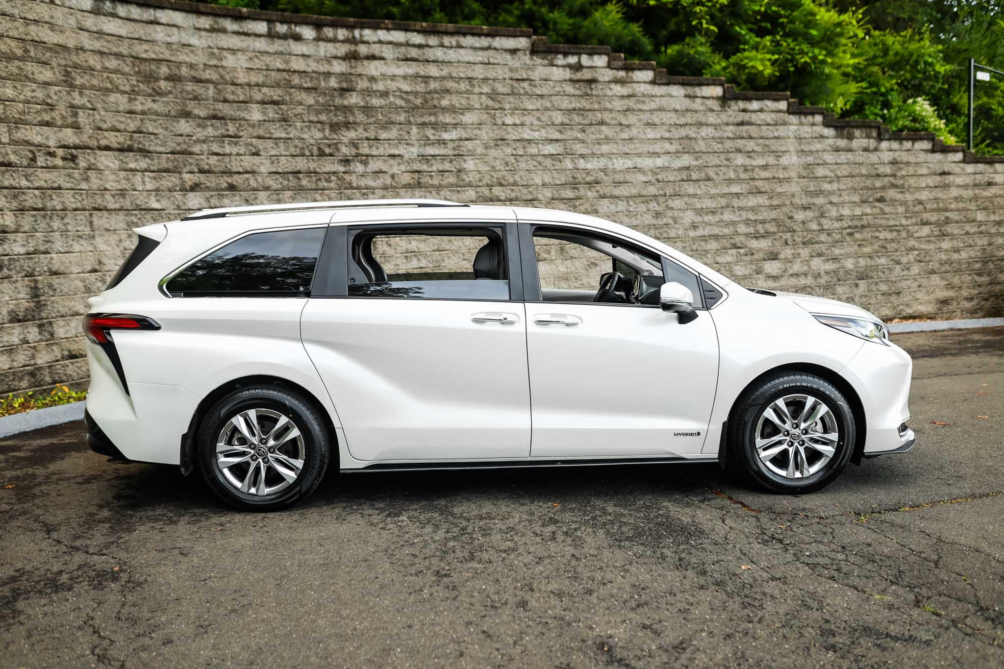 Thumbnail image of 2021 Toyota Sienna at Hoffman Toyota Scion