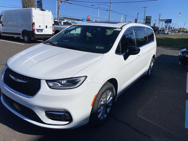 Thumbnail image of 2025 Chrysler Pacifica at Used FredBeansDodgeChryslerJeep