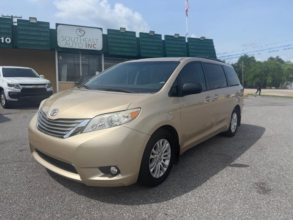 Thumbnail image of 2012 Toyota Sienna at SOUTHEAST AUTO INC