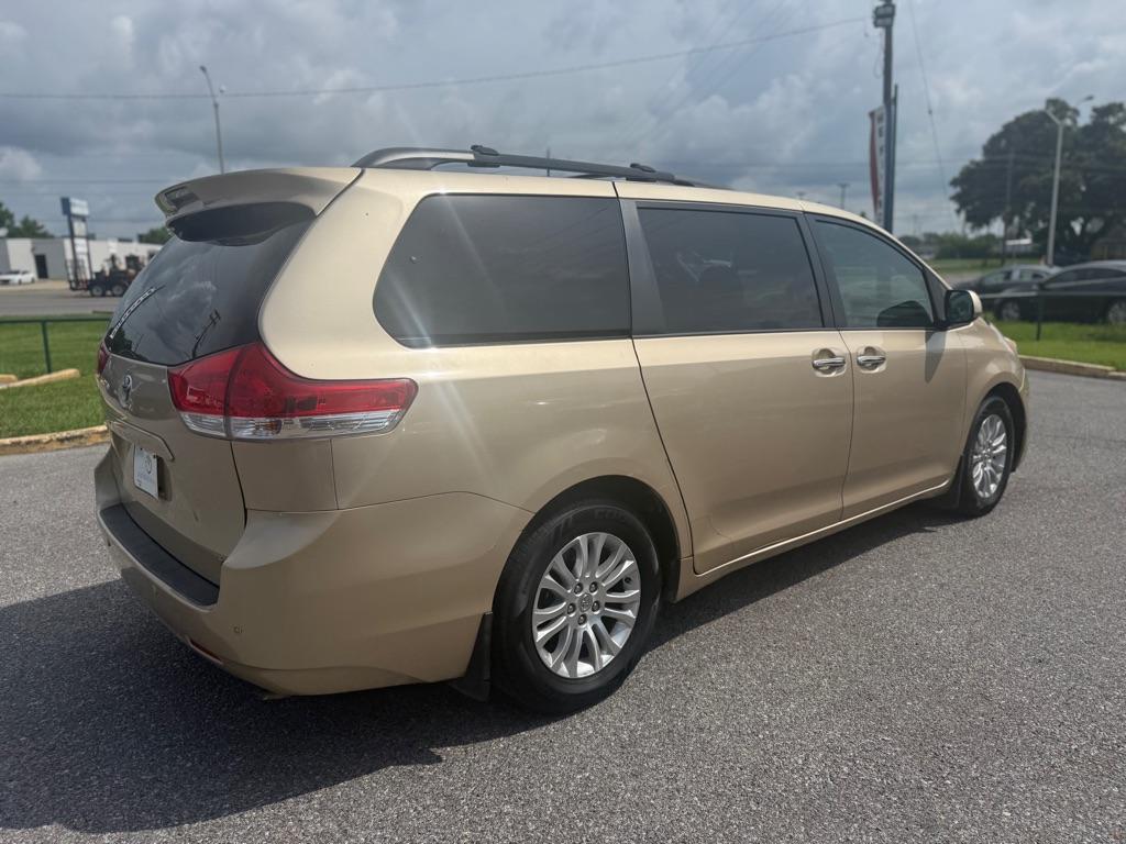Thumbnail image of 2012 Toyota Sienna at SOUTHEAST AUTO INC