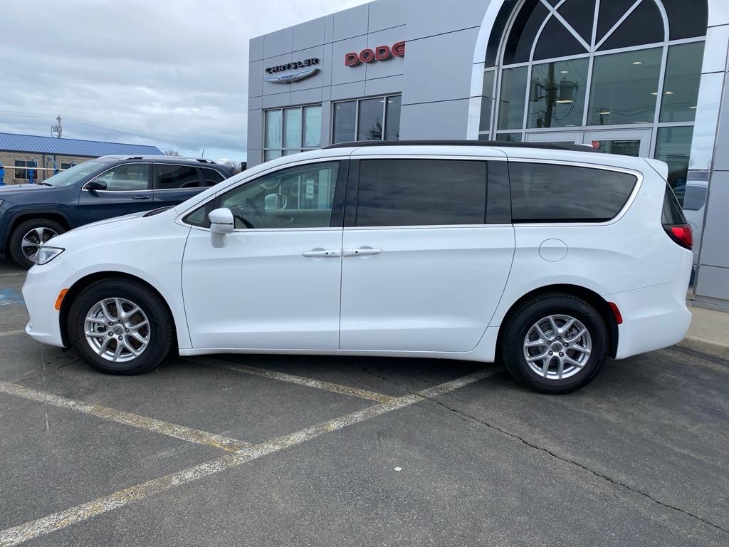 Thumbnail image of 2022 Chrysler Pacifica at Fredonia Chrysler, Dodge & Jeep