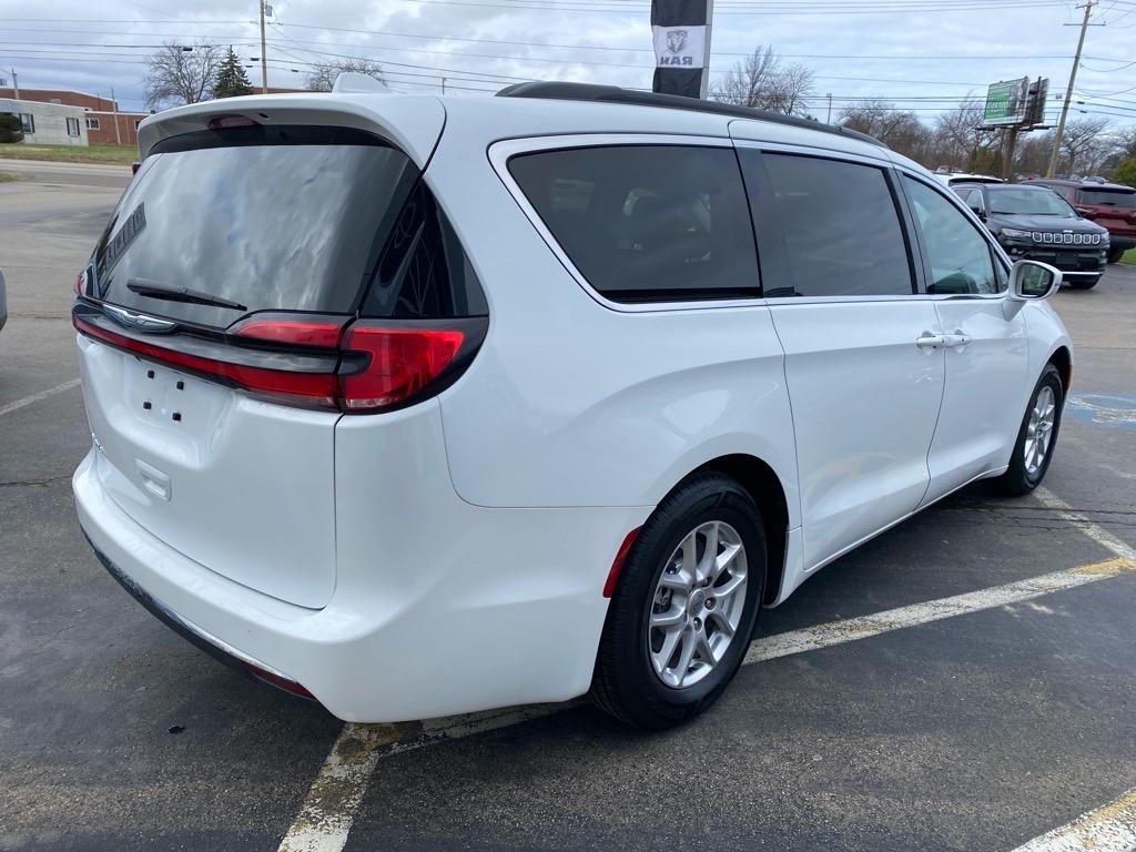 Thumbnail image of 2022 Chrysler Pacifica at Fredonia Chrysler, Dodge & Jeep