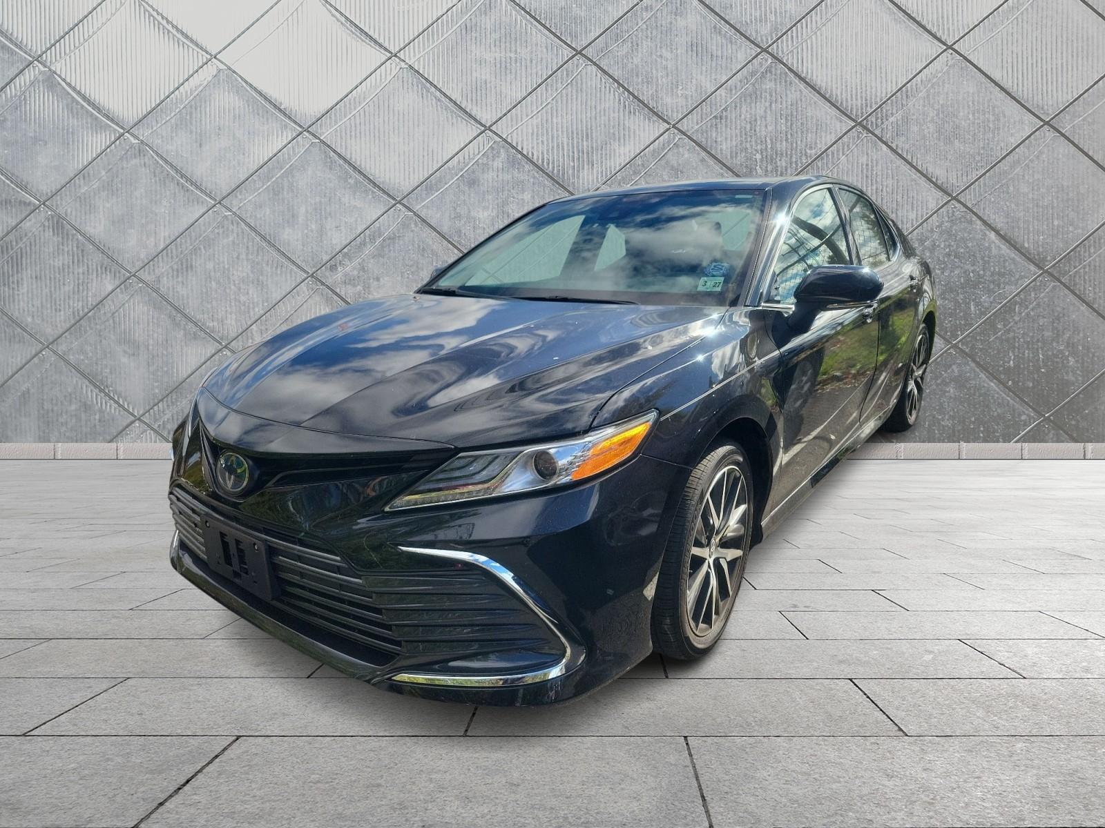 Thumbnail image of 2022 Toyota Camry Hybrid at Maxon Hyundai Inc.