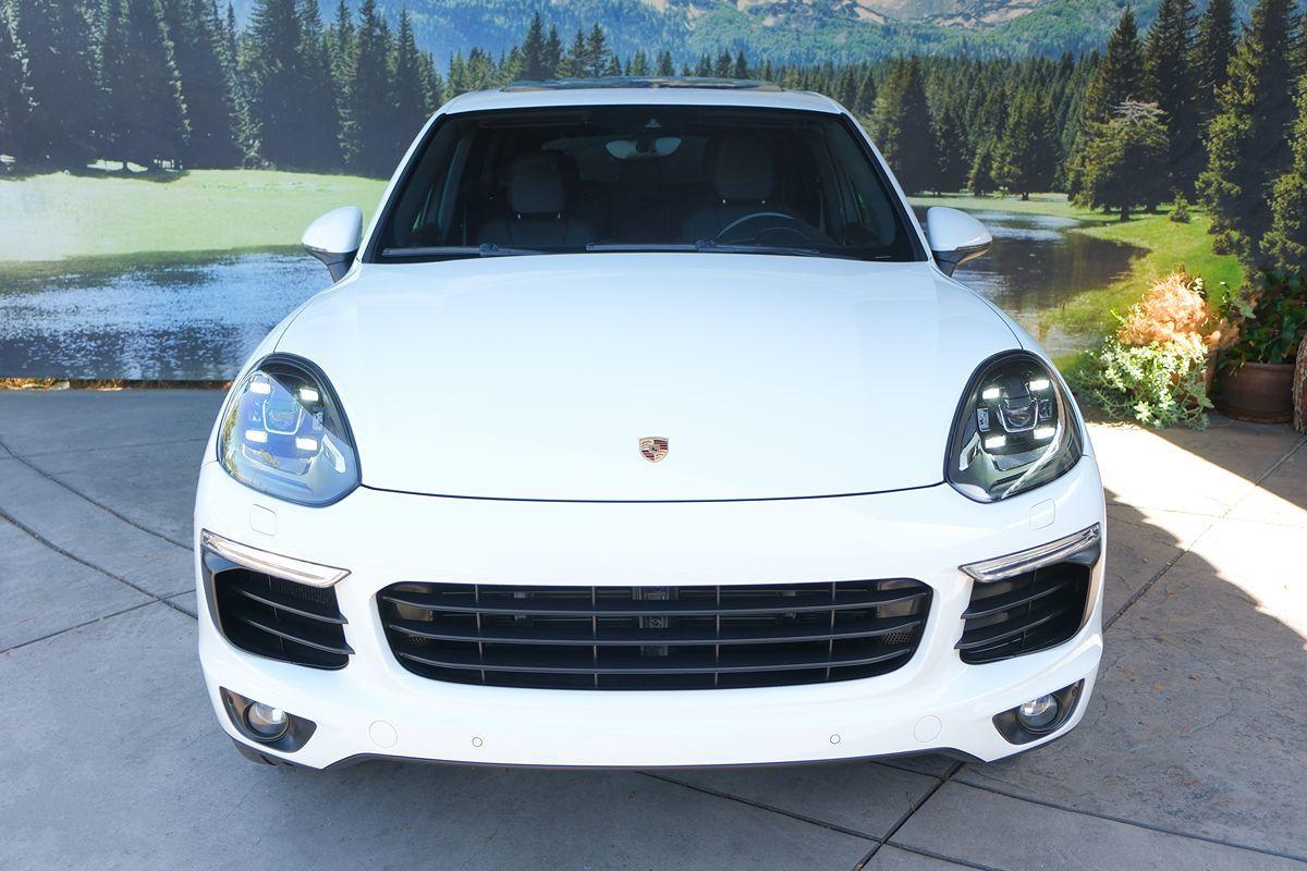 Thumbnail image of 2017 Porsche Cayenne at Future Auto Sales