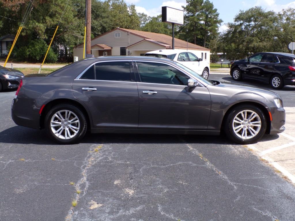 Thumbnail image of 2016 Chrysler 300 at Cars R Us