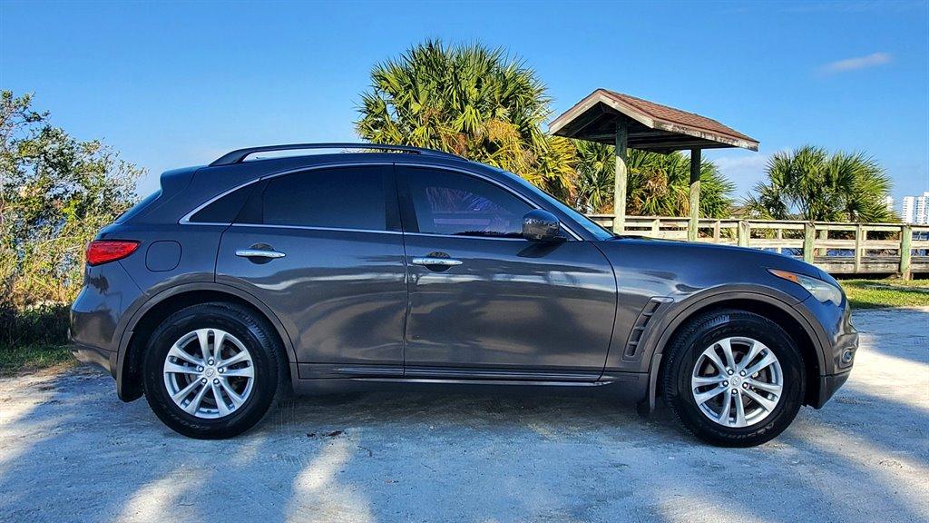 Thumbnail image of 2011 INFINITI FX35 at Daytona Auto Depot