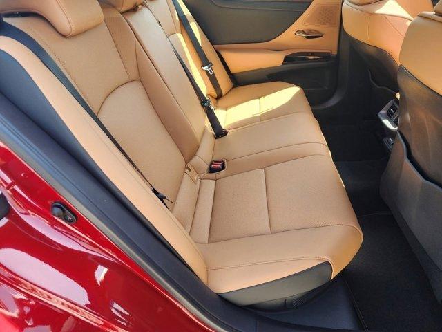 Thumbnail image of 2025 Lexus ES 300h at LexusRivercenter of Covington, KY