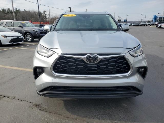 Thumbnail image of 2024 Toyota Highlander at Fox Automotive Group Inc. Toyota Volkswagen