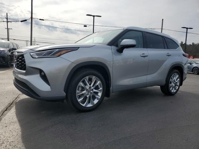 Thumbnail image of 2024 Toyota Highlander at Fox Automotive Group Inc. Toyota Volkswagen