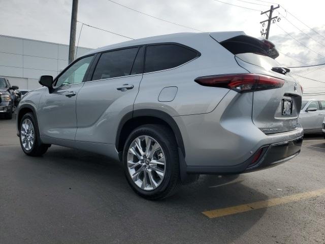 Thumbnail image of 2024 Toyota Highlander at Fox Automotive Group Inc. Toyota Volkswagen