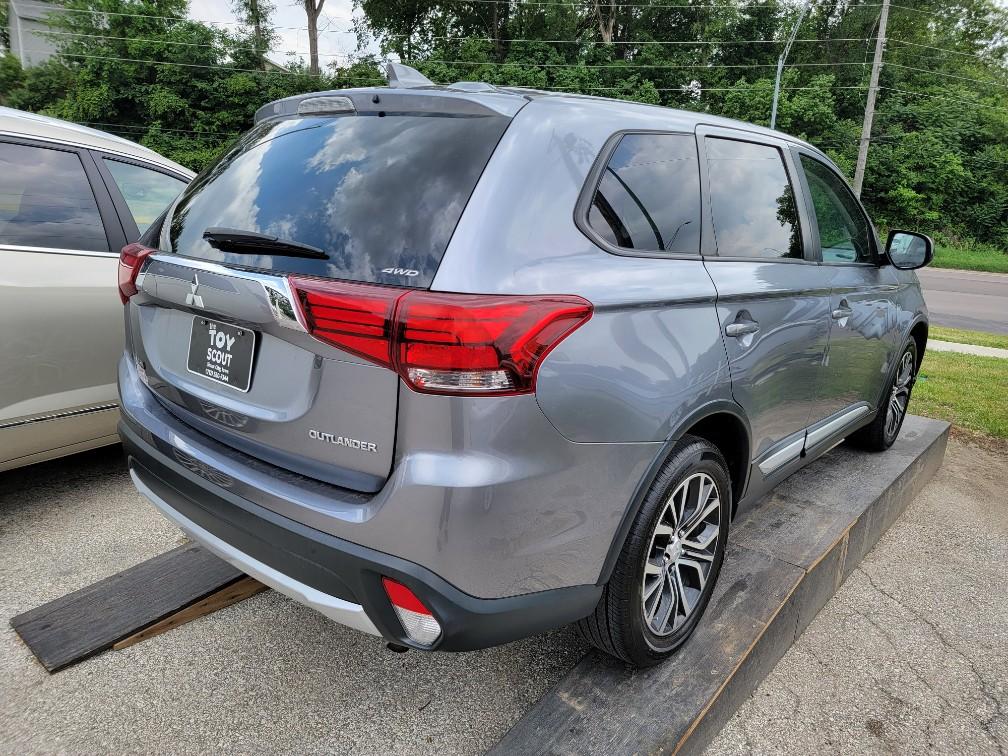 Thumbnail image of 2017 Mitsubishi Outlander at Toy Scout
