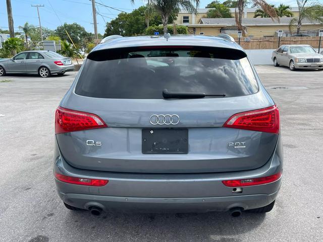Thumbnail image of 2012 Audi Q5 at Luxe Motorcars