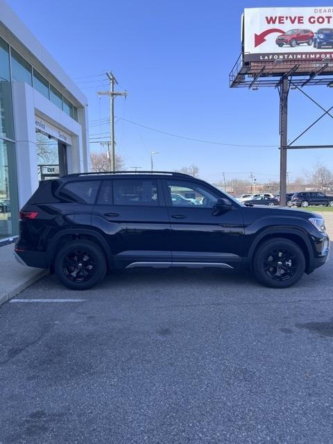 Thumbnail image of 2024 Volkswagen Atlas at LaFontaine Volkswagen of Dearborn