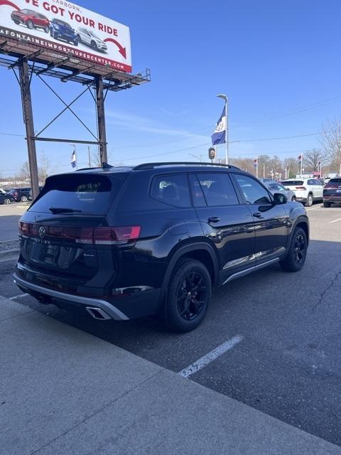 Thumbnail image of 2024 Volkswagen Atlas at LaFontaine Volkswagen of Dearborn
