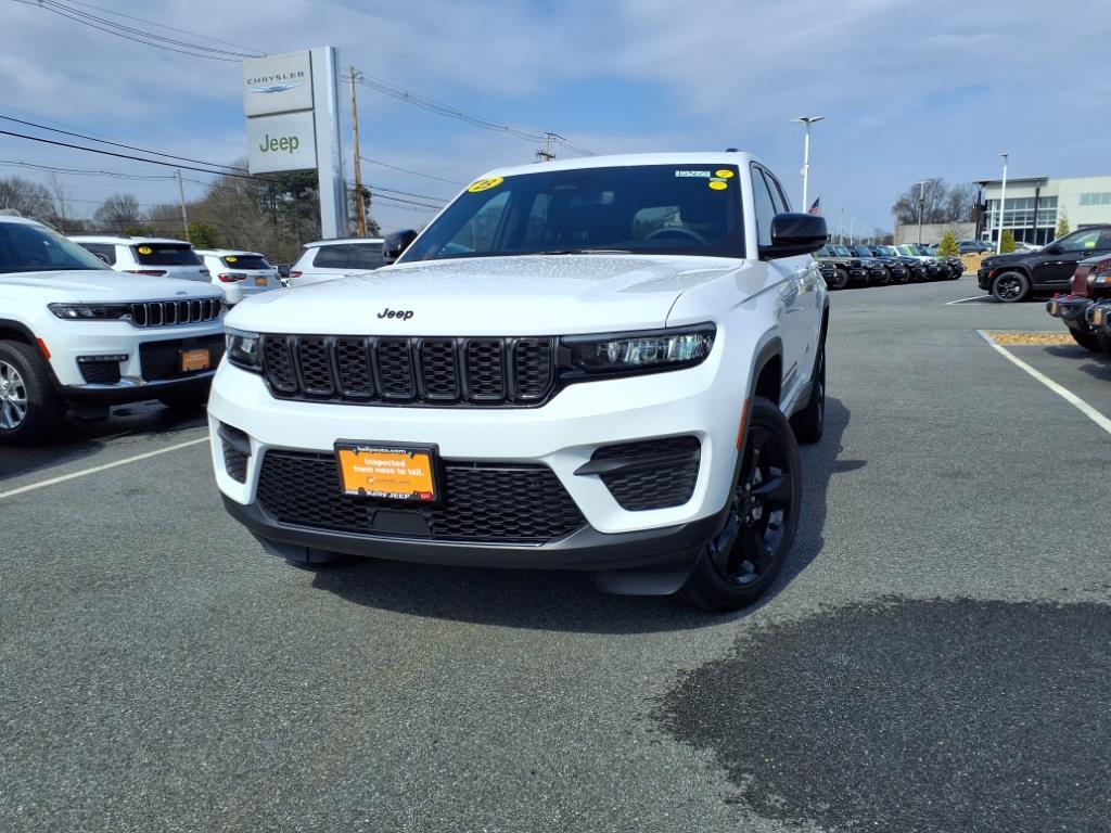 Thumbnail image of 2023 Jeep Grand Cherokee at Kelly Jeep Chrysler