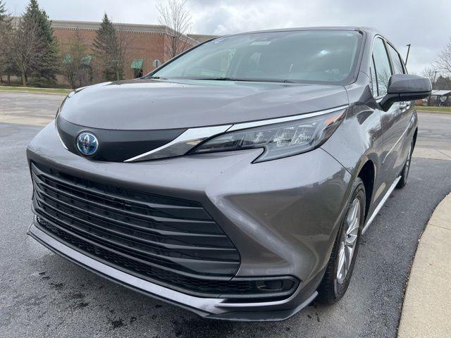 Thumbnail image of 2024 Toyota Sienna at Lafontaine Chevrolet