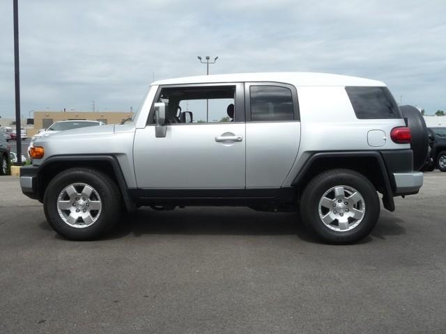 Thumbnail image of 2008 Toyota FJ Cruiser at autoBAHN Demo Site Location 1