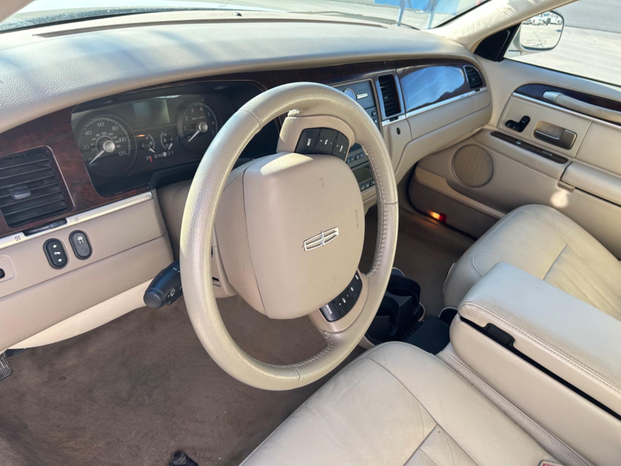 Thumbnail image of 2007 Lincoln Town Car at Randy Adams, Inc.