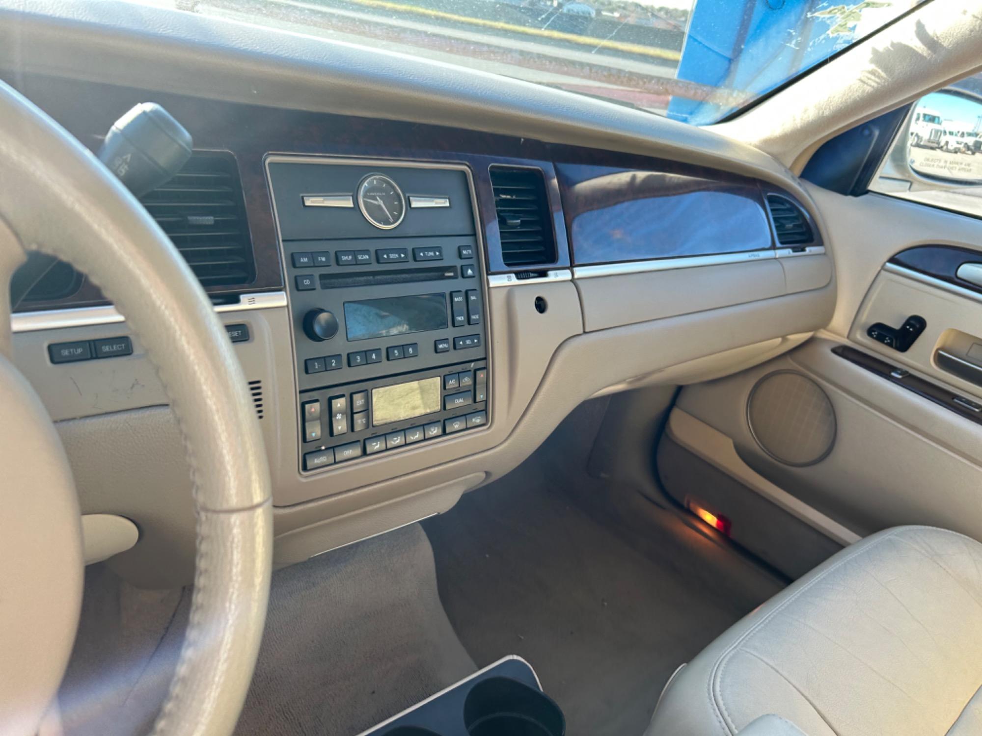 Thumbnail image of 2007 Lincoln Town Car at Randy Adams, Inc.