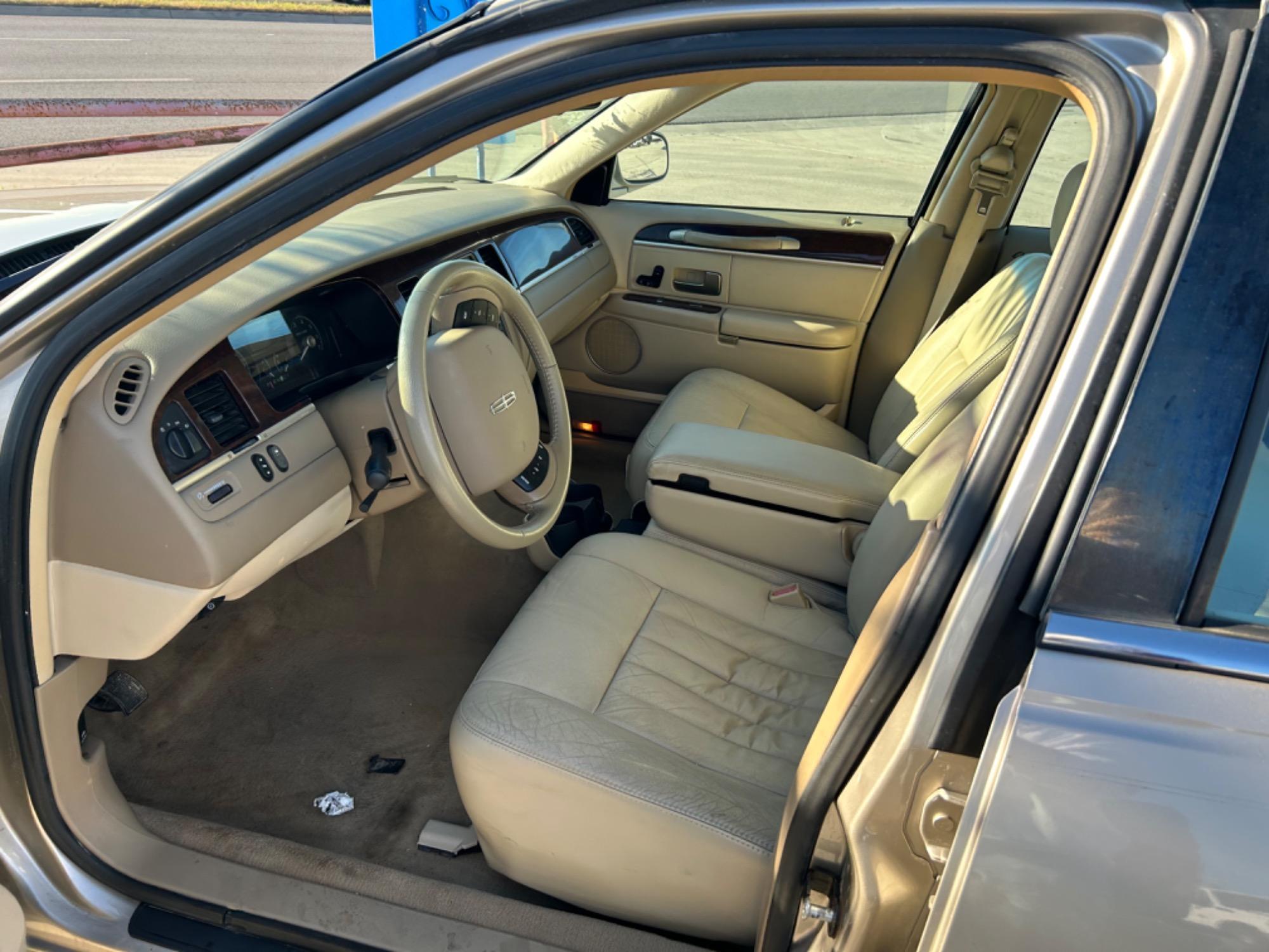 Thumbnail image of 2007 Lincoln Town Car at Randy Adams, Inc.