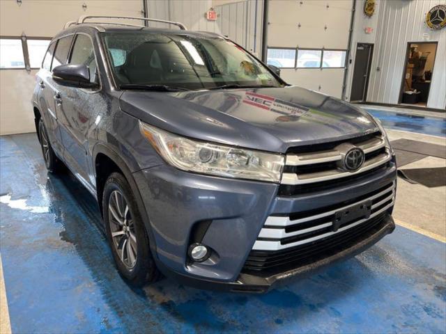 Thumbnail image of 2018 Toyota Highlander at Car Connection Superstore