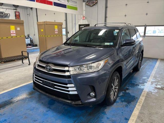 Thumbnail image of 2018 Toyota Highlander at Car Connection Superstore