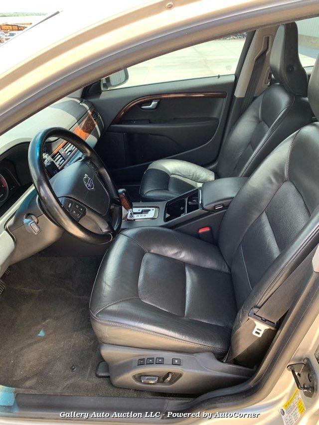 Thumbnail image of 2010 Volvo V70 at Gallery Auto Auction LLC