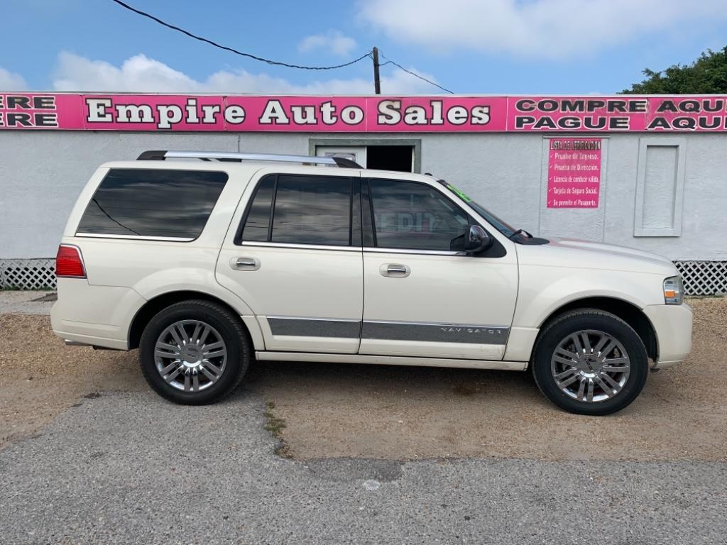 Thumbnail image of 2008 Lincoln Navigator at 15th Street Motors