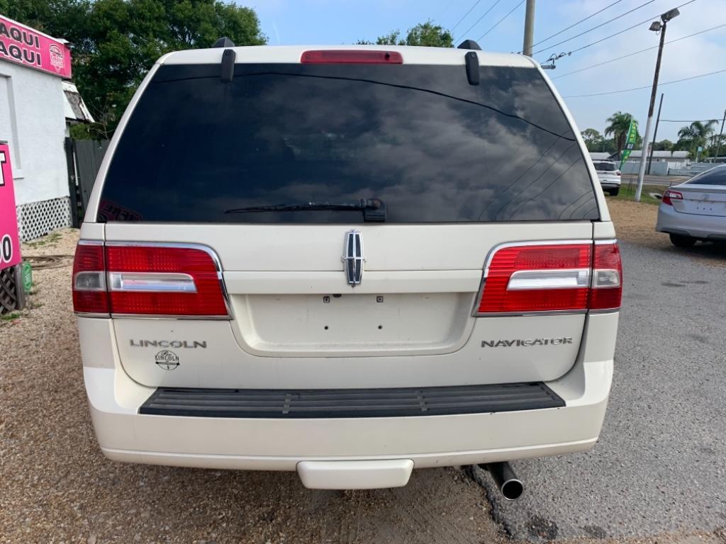 Thumbnail image of 2008 Lincoln Navigator at 15th Street Motors