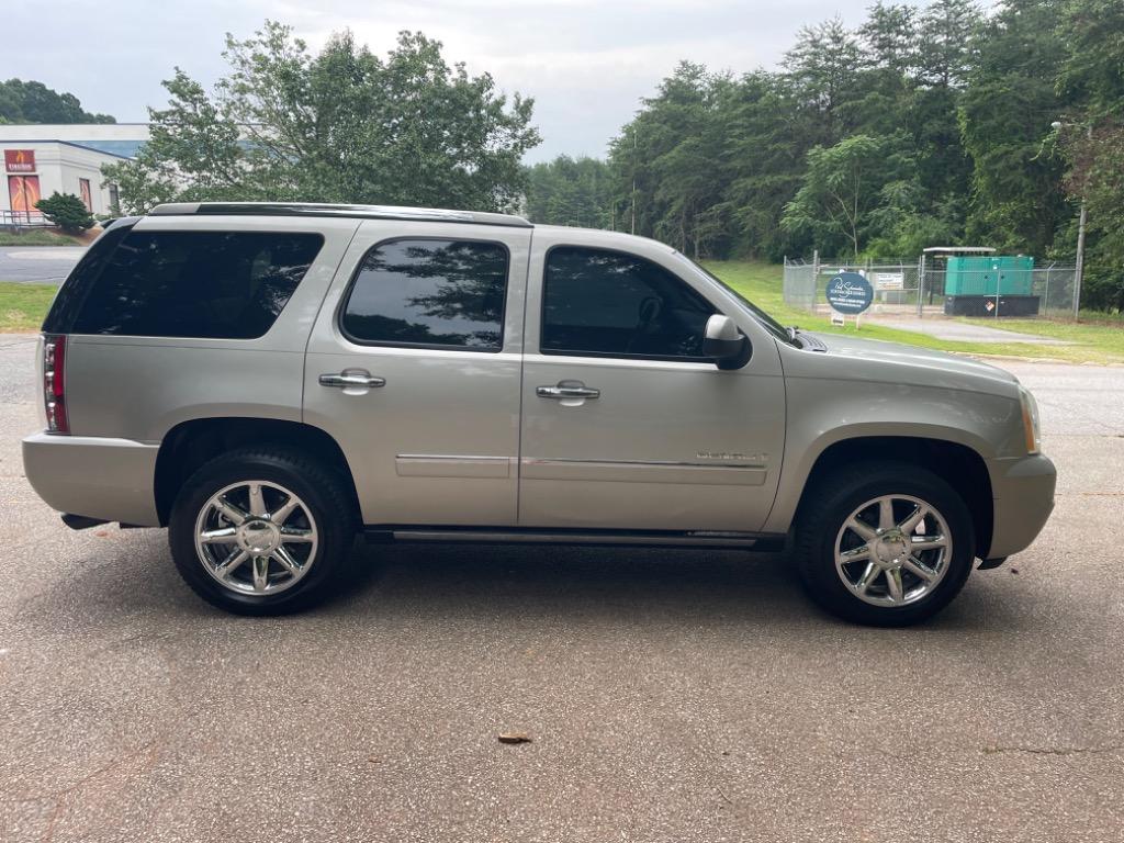 Thumbnail image of 2009 GMC Yukon at Lighthouse Auto Sales