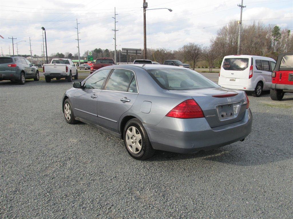 Thumbnail image of 2007 Honda Accord at Quinn’s Covenant Cars